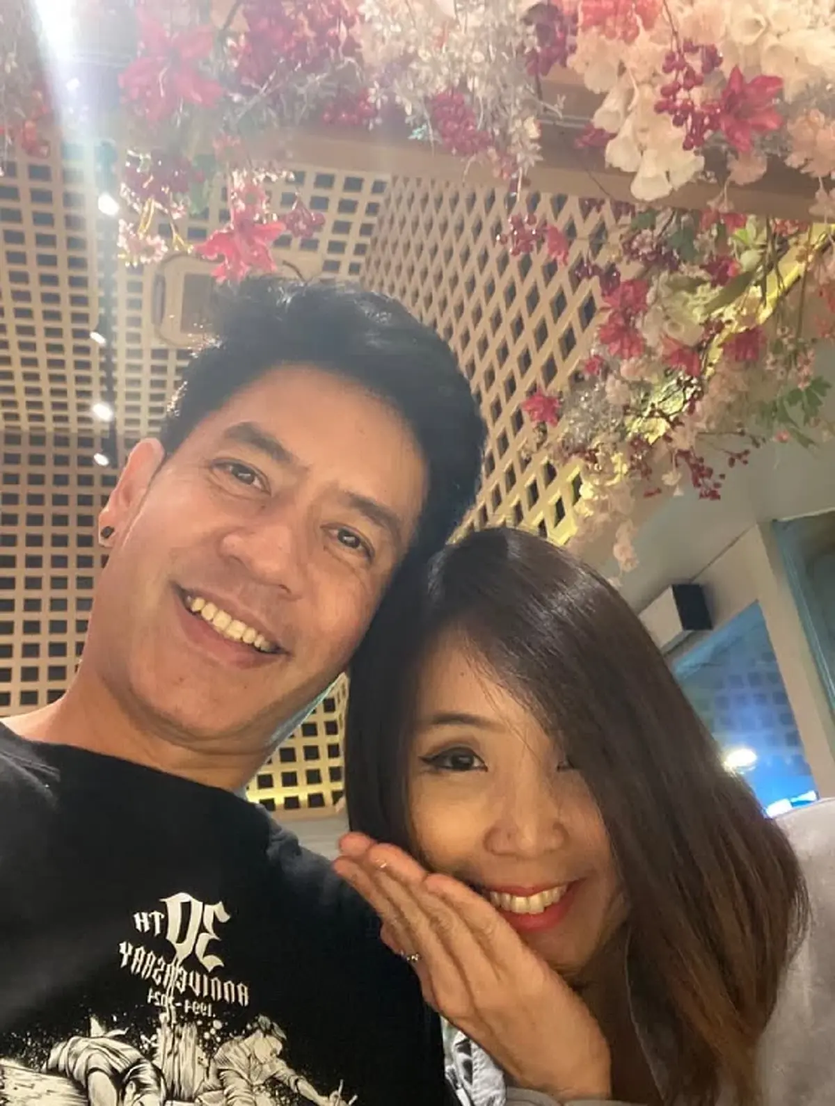 เซอร์ไพรส์ ตั้น พิเชษฐ์ไชย โพสต์รูปคู่แฟนสาว คล้ายเข้าพิธีวิวาห์