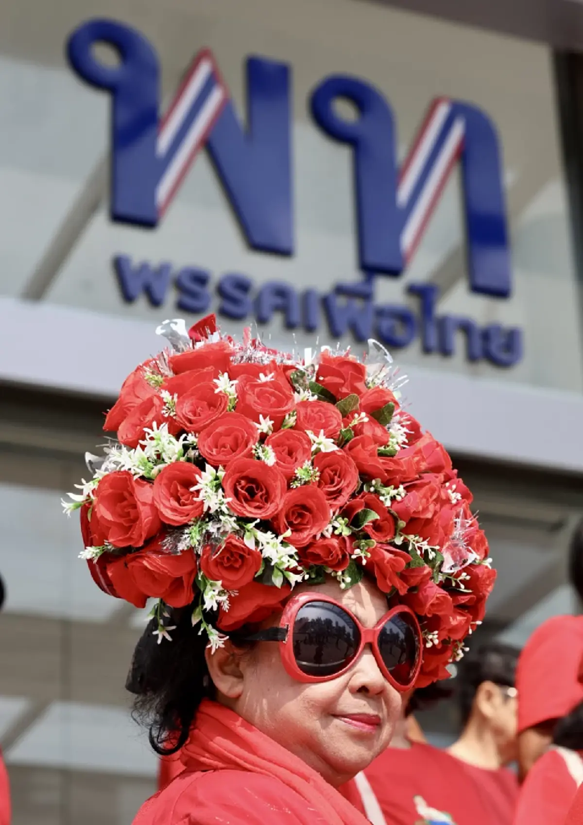 มวลชนคนเสื้อแดงรวมพลังหน้าเพื่อไทย หนุนพรรคร่วมรัฐบาลใหม่