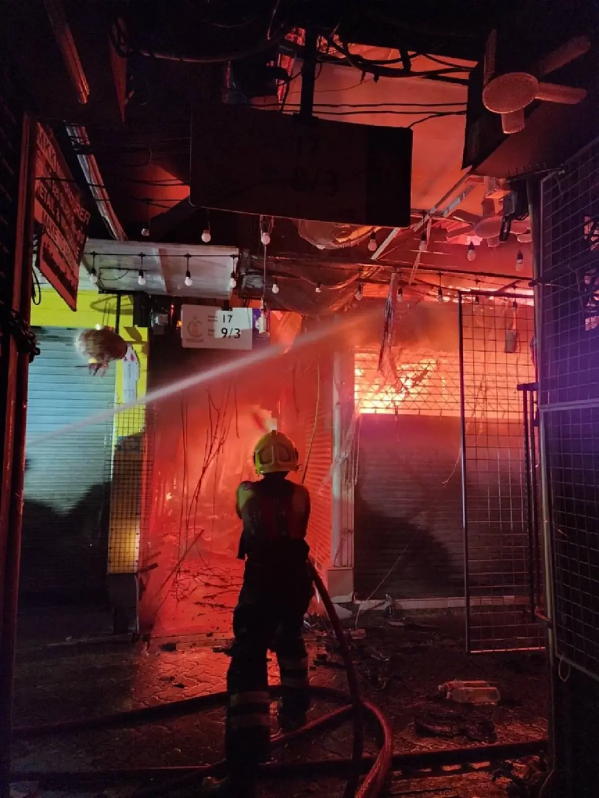 ถึงว่าไฟลุกลามเร็ว รู้แล้วร้านค้าขายอะไรโดนไหม้ในตลาดจตุจักร