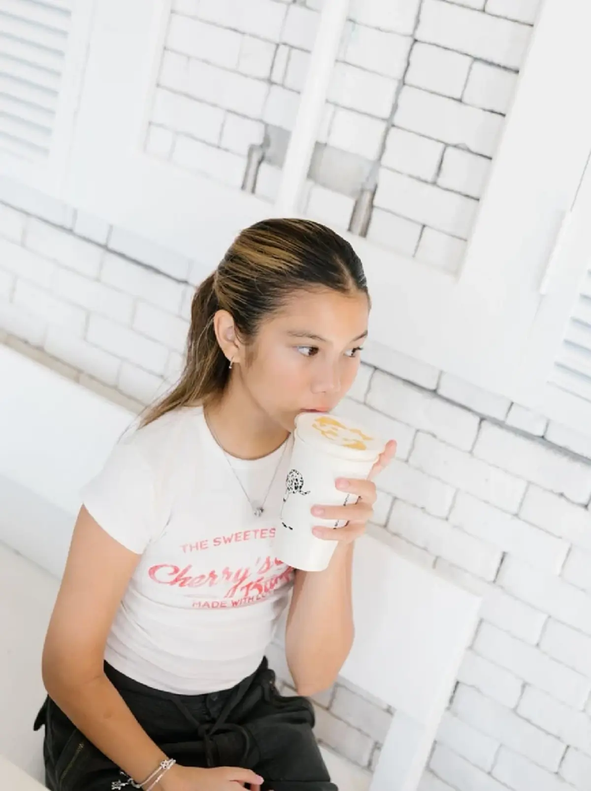 โตไวมาก!  ลูกสาว “พลอย จินดาโชติ” วัย 15 ปี หน้าเก๋ หุ่นเป๊ะสะดุดตา