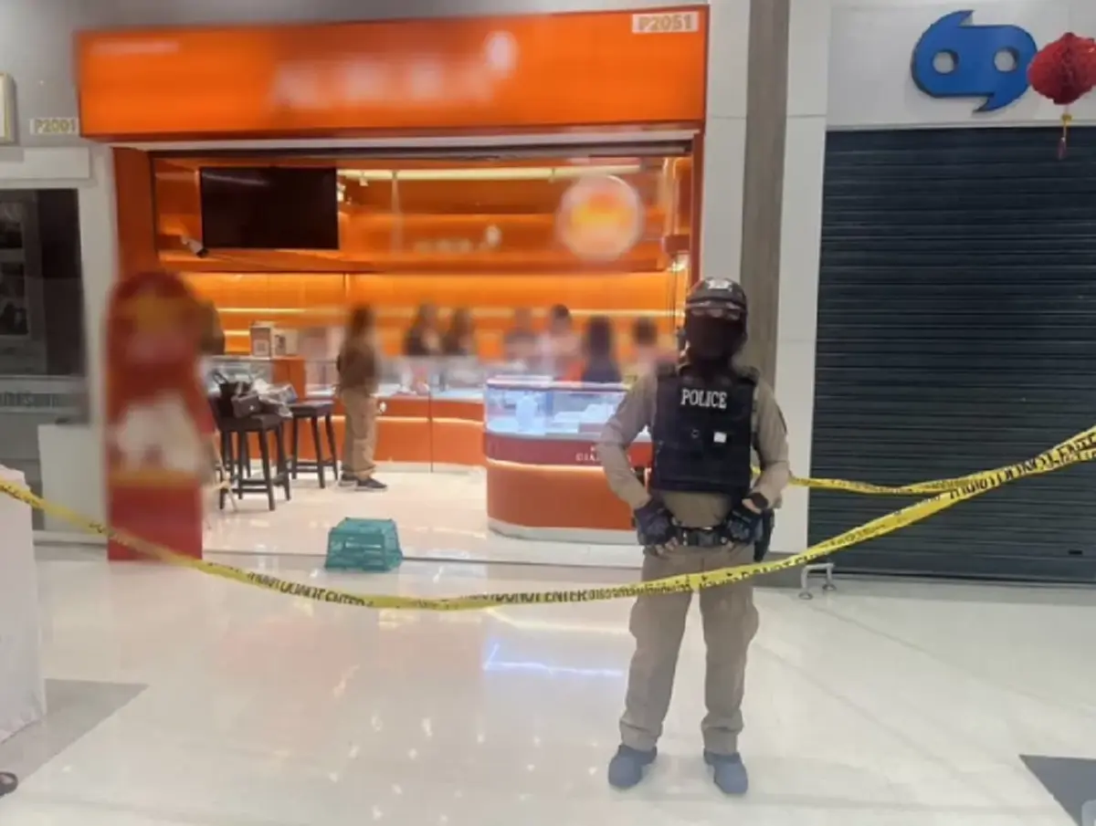 รู้ตัวแล้ว คนร้ายบุกชิงทองกลางห้างดัง เร่งจับกุมตัวมาลงโทษ