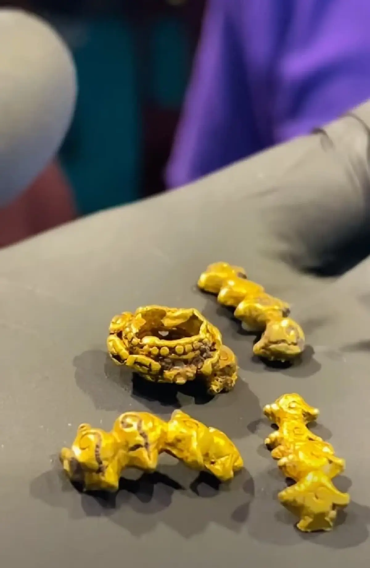 หนุ่มทอดแห เจอ ทองโบราณ ให้ช่างหลอมพิสูจน์ รู้มูลค่าแล้วตกใจ