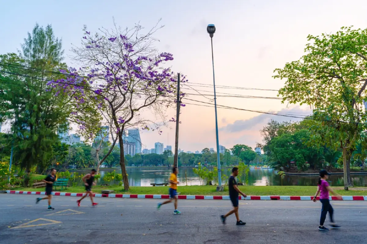 “สวนลุมพินี” รูปปั้นตัวเงินตัวทองยักษ์ จุดเช็กอินกลางกรุง