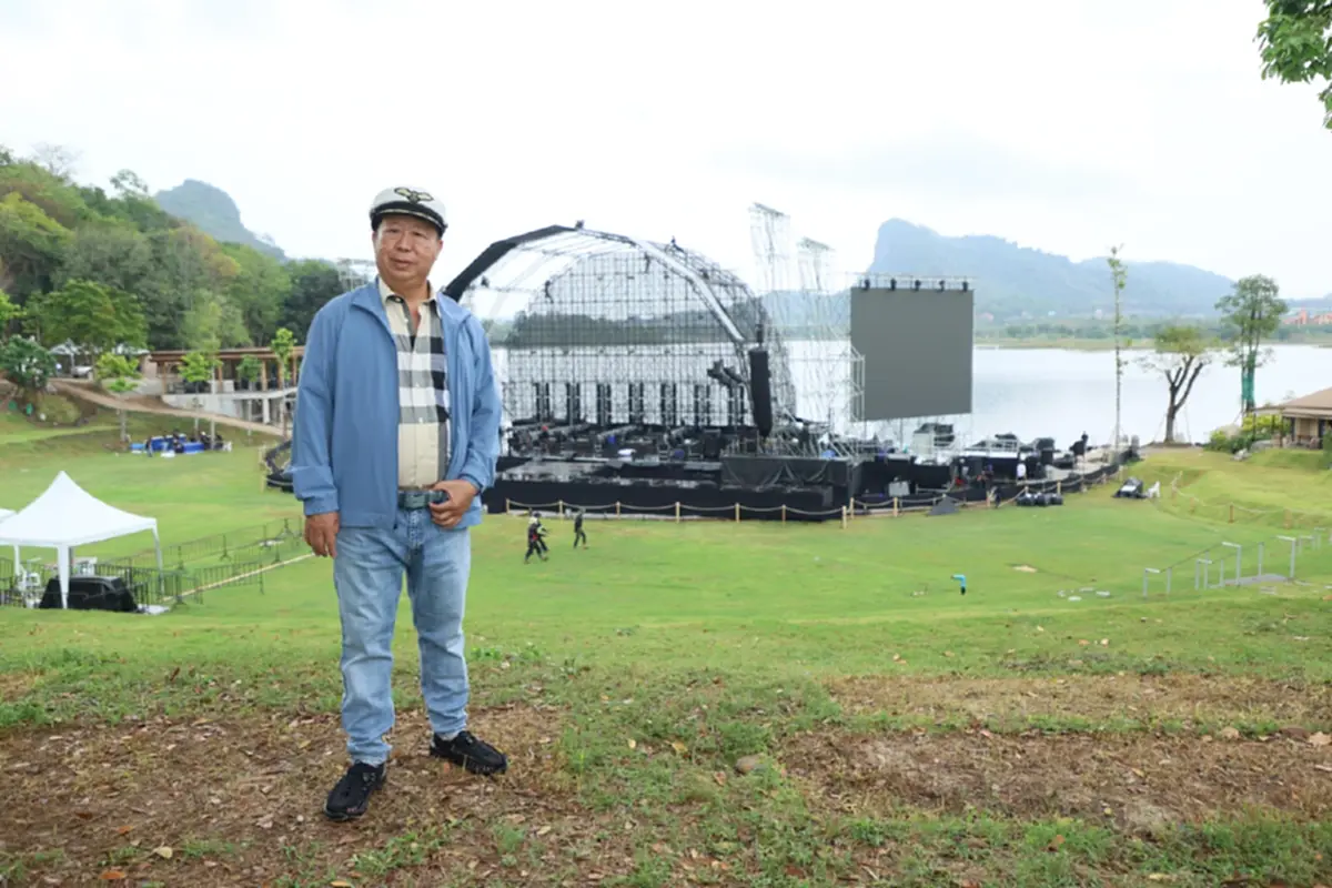 หาม "ตัน อิชิตัน" ส่ง รพ.ด่วน หลังพลัดตกเวทีคอนเสิร์ตสูง 2 เมตร