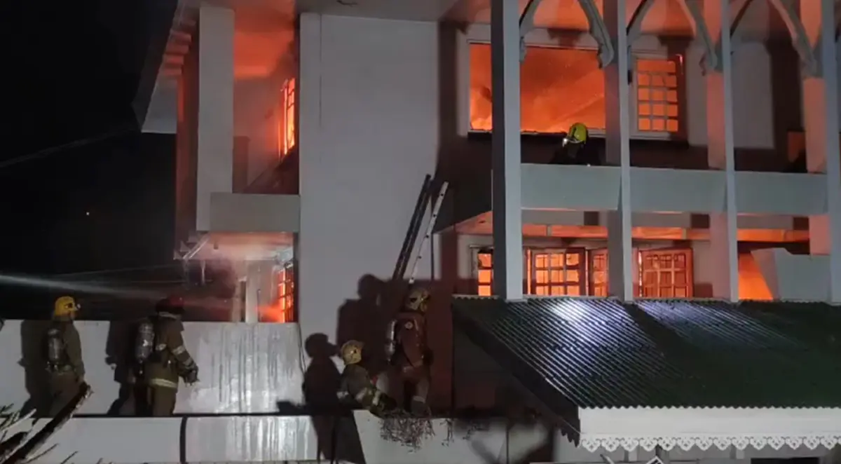 ไฟไหม้บ้านเครือญาติอดีตดาราดัง วอดทั้งหลัง ของสะสมเสียหายอื้อ