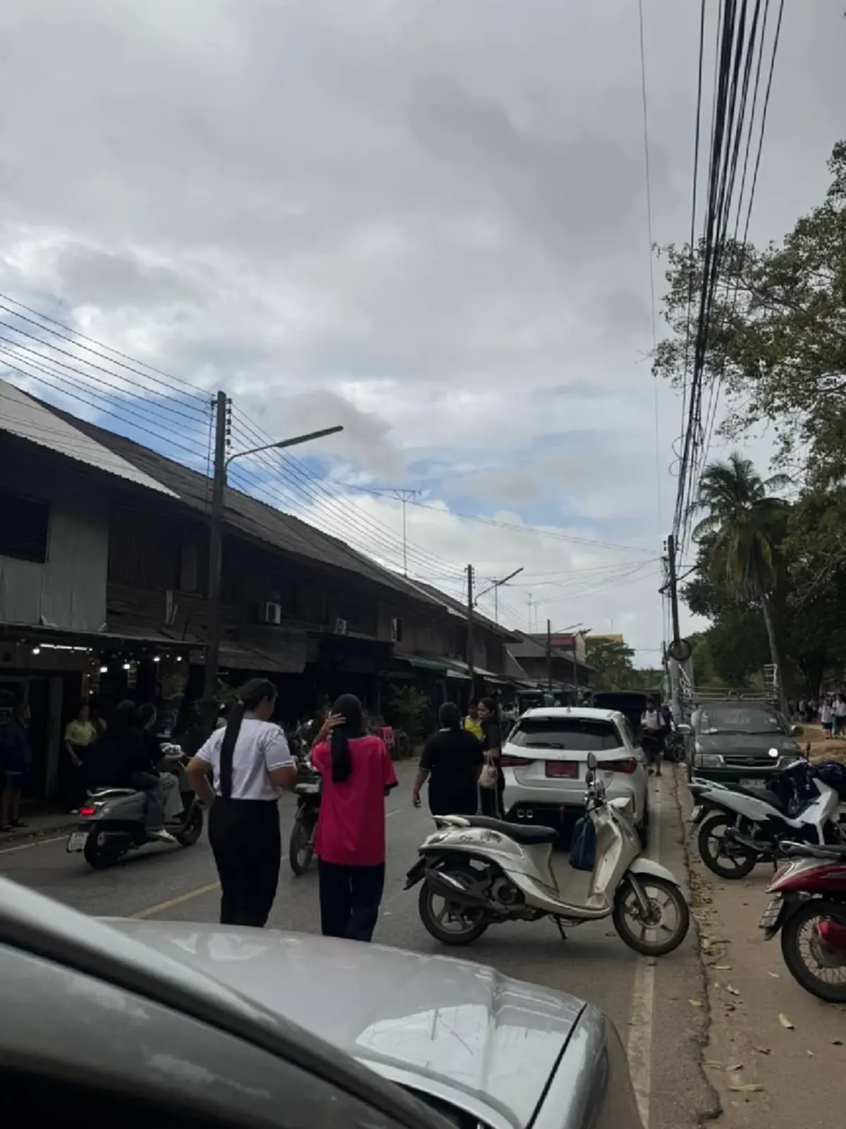 คนร้ายบุกโรงเรียนดัง ก่อเหตุระทึก จับครู-นักเรียนเป็นตัวประกัน