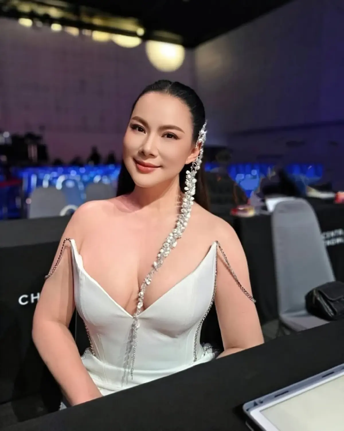  สวยสะกดทั้งฮอลล์! “บุ๋ม ปนัดดา”  ฟาดลุคขาวหรู นึกว่ามาชิงมงเอง