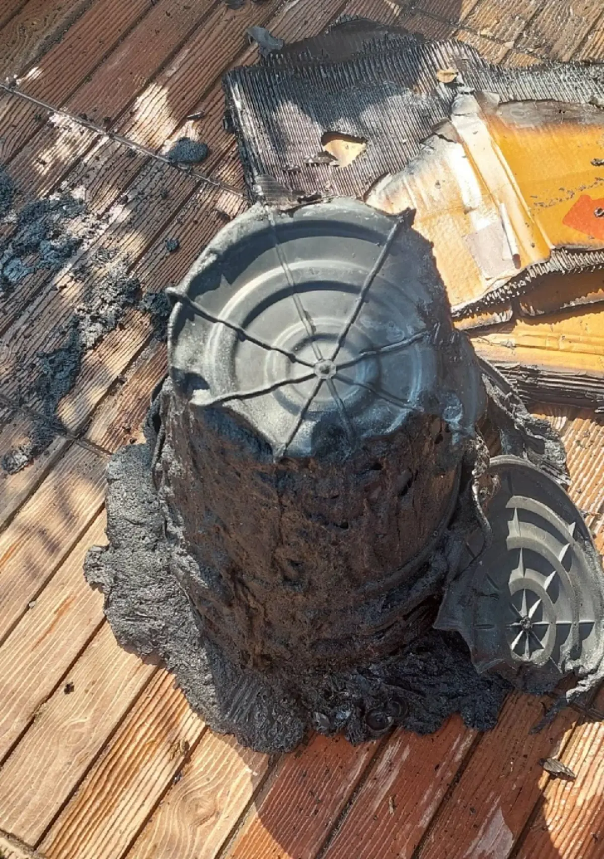 อุทาหรณ์ ไฟไหม้ปริศนาในโรงรถ งานนี้ชาวเน็ตชี้สาเหตุชัด