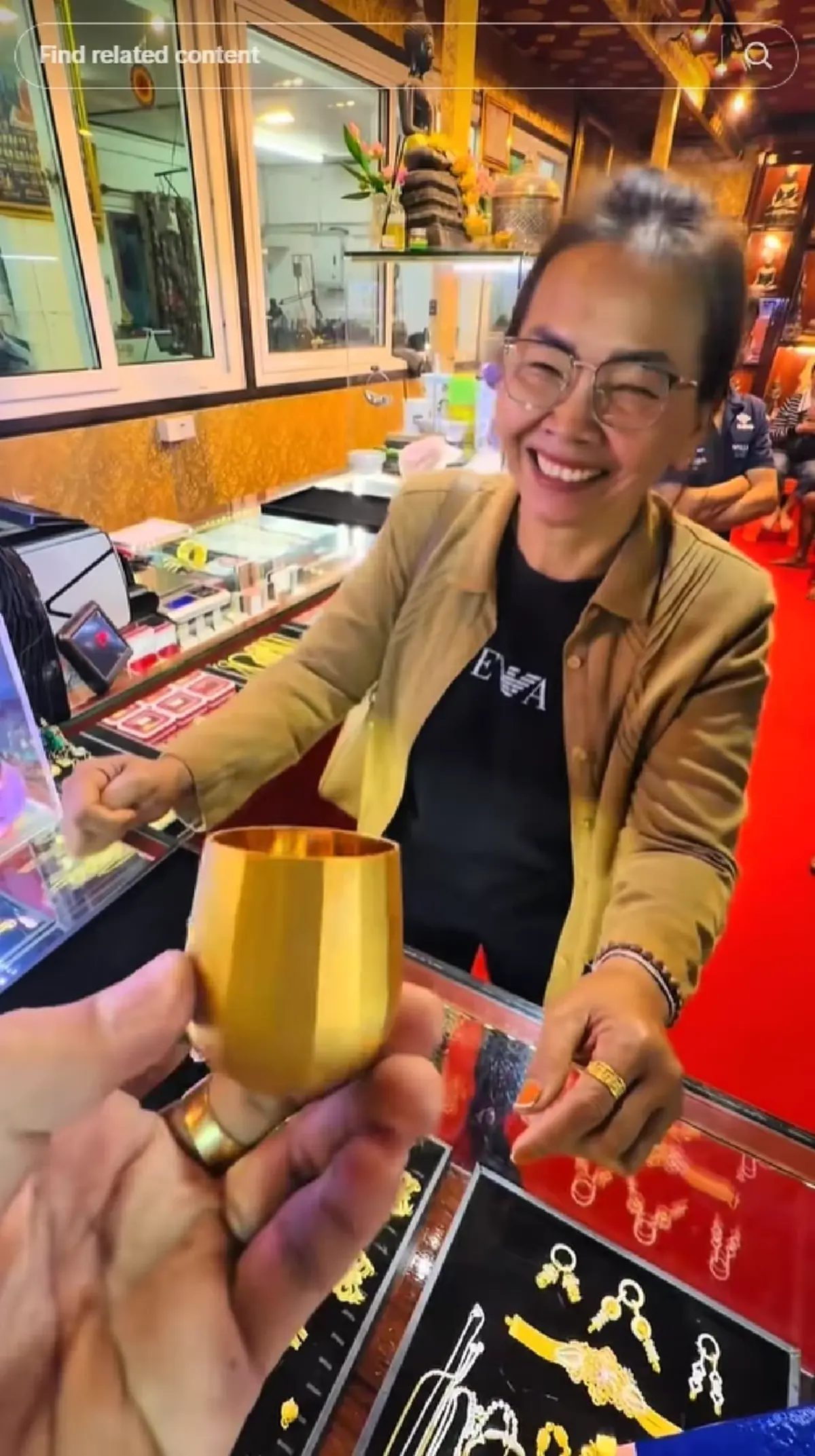 ลูกค้านำ แก้วน้ำทองคำ มาให้ ช่างทองตรวจ ผลออกมาน้ำตาแทบไหล