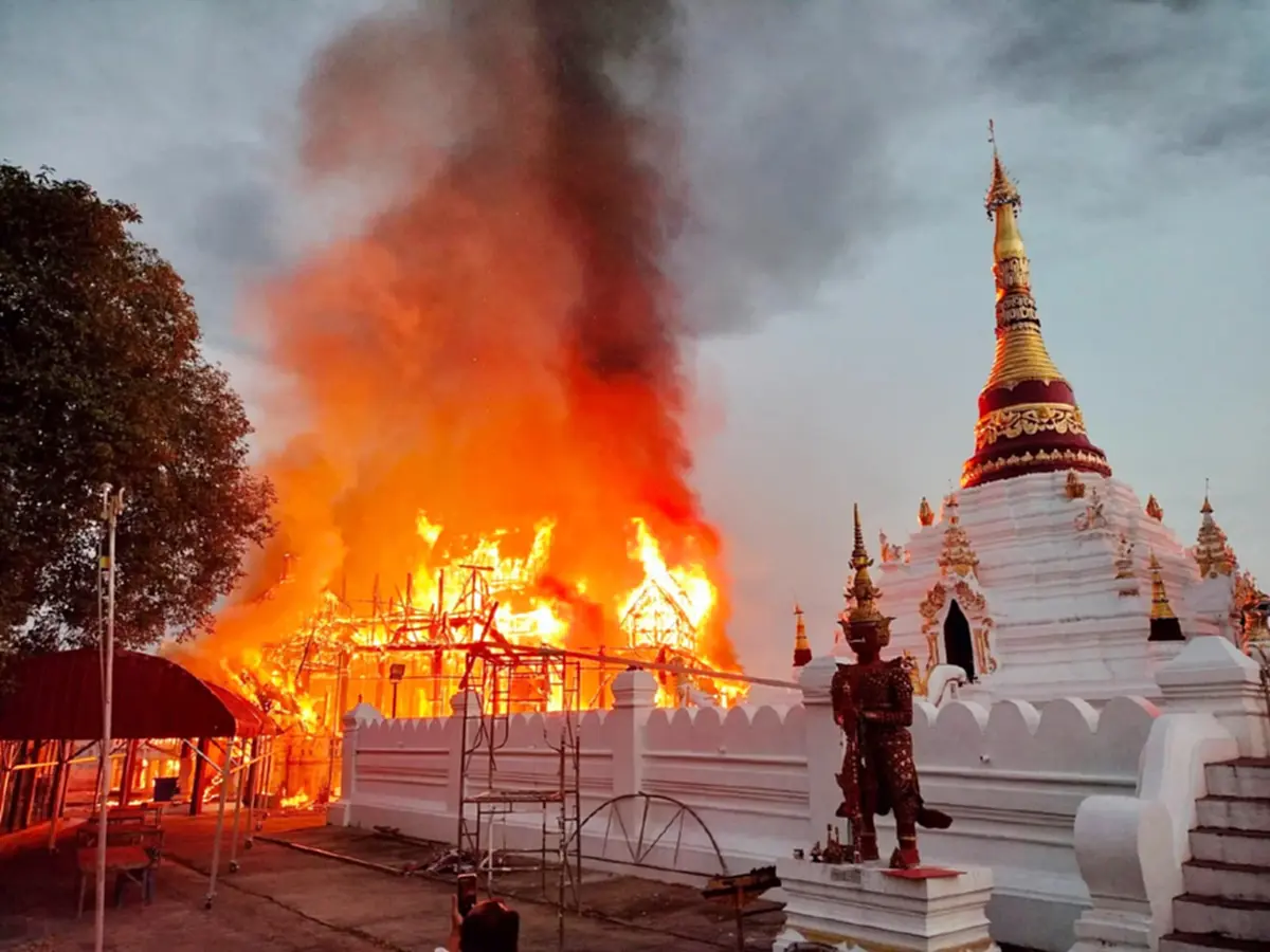 ไฟไหม้ม่อนปู่ยักษ์ วัดเก่าแก่เมืองลำปาง กุฏิไม้โบราณวอดทั้งหลัง