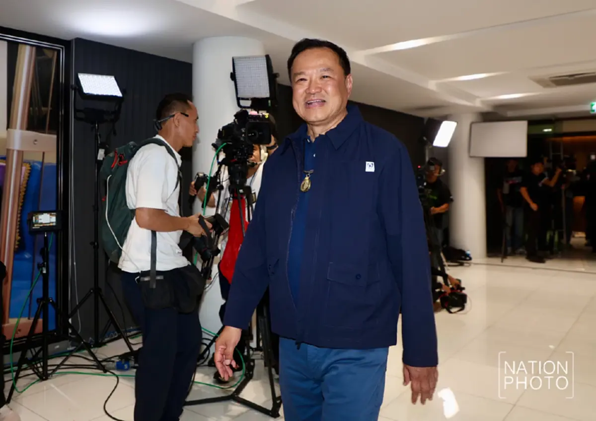 ส่องของขลัง อนุทิน ติดตัววันเลือกตั้ง คะแนนนำคว้าเก้าอี้นายกฯ