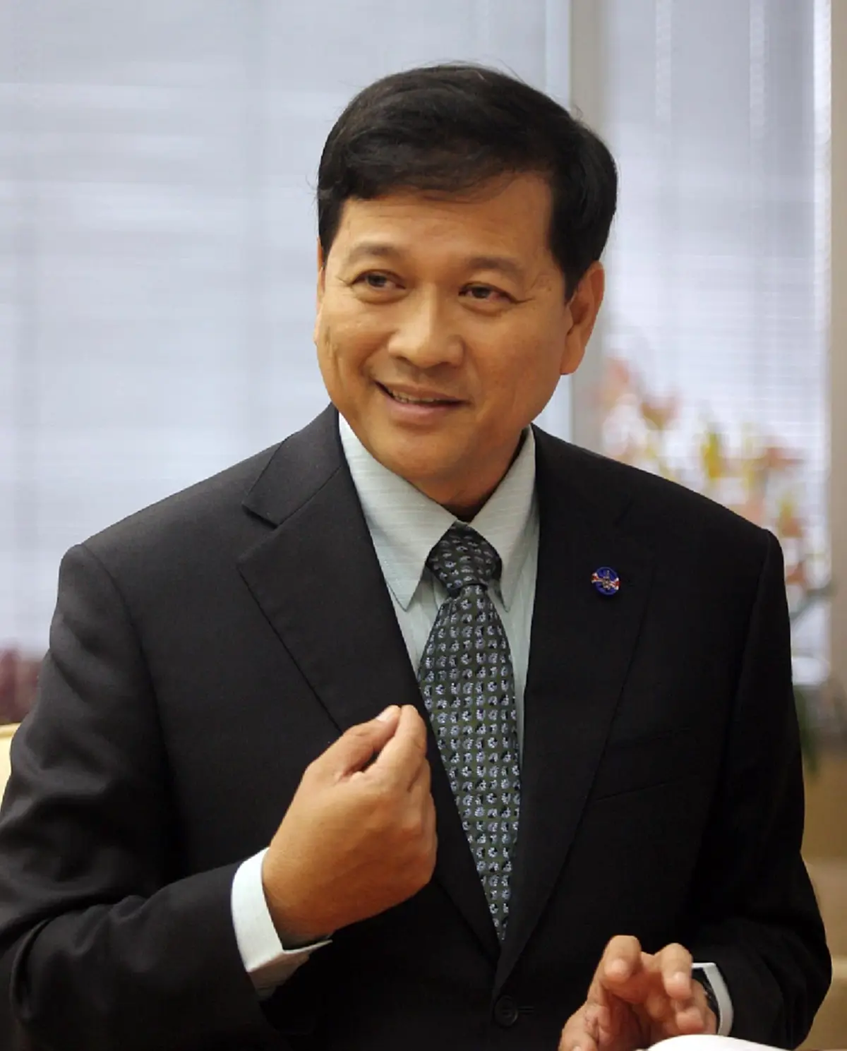 ประวัติ สาธิต รังคสิริ อดีตอธิบดีกรมสรรพากร ถูกยึดทอง 1500 ล้าน