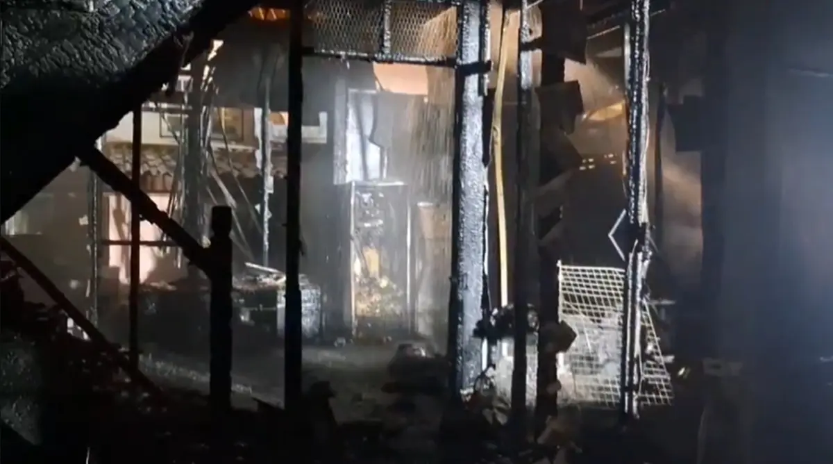 ไฟไหม้ค่ายมวย ย่านสมเด็จเจ้าพระยา 5 วอดทั้งหลัง นักมวยดังบาดเจ็บ