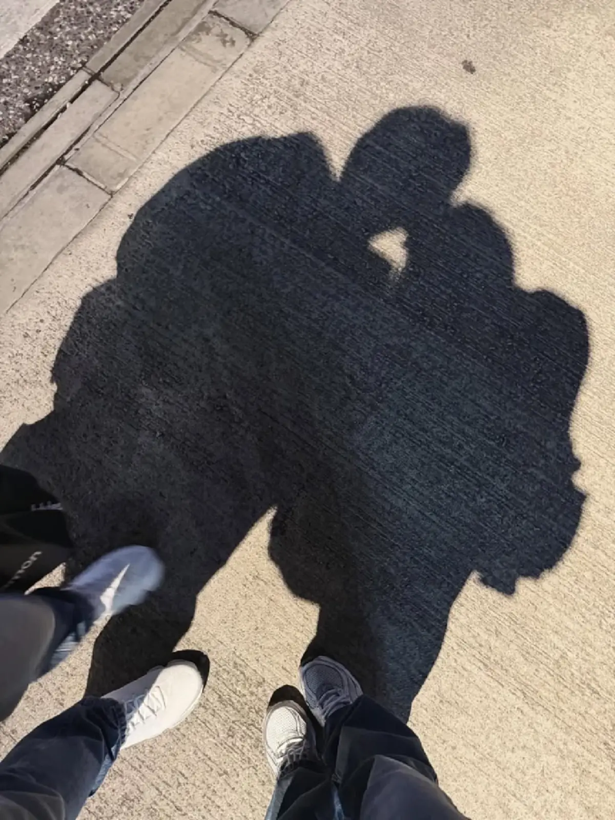  หวานยันเงา! “เป้ย ปานวาด” เปิดตัวรักใหม่ผ่านภาพเงากลางแดด