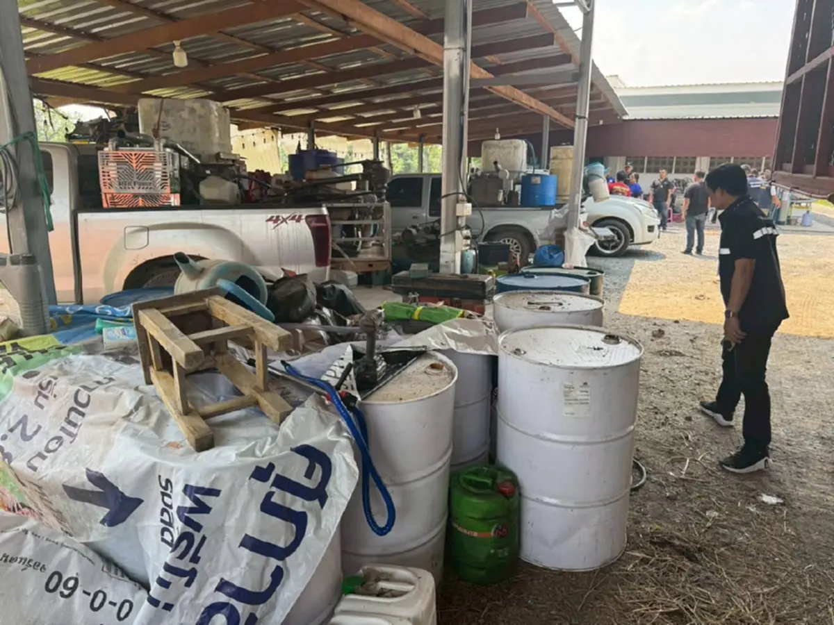 ชาวบ้านแค้นแจ้งจับ กักตุนน้ำมันขายแพงๆ เจอบุกรวบคาบ้าน