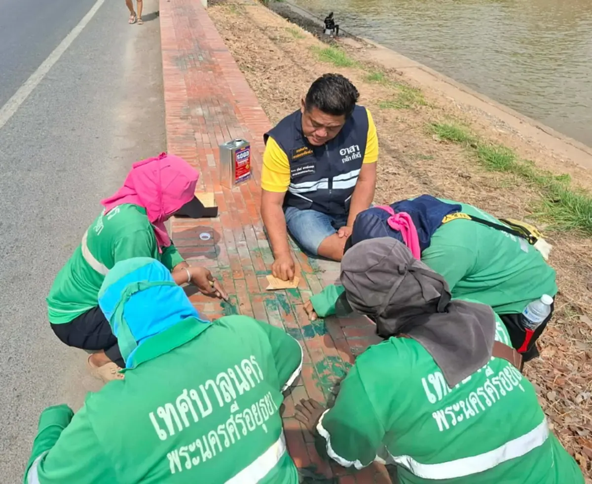 อยุธยาเร่งลบสีสเปรย์จองที่หน้าวัดดัง ปกป้องภาพลักษณ์มรดกโล