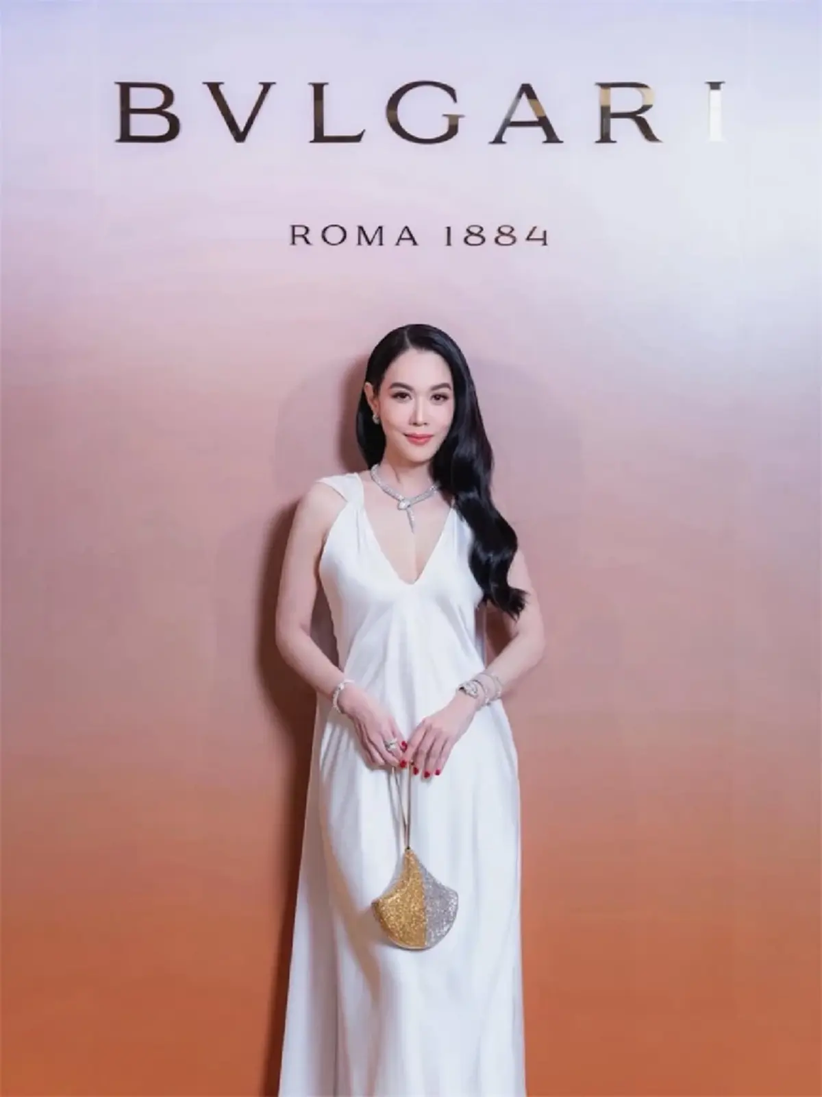  ออร่าพุ่งมาก "เมย์ เฟื่องอารมย์" โผล่อีเวนต์ ลุคนี้ทำฮือฮา 