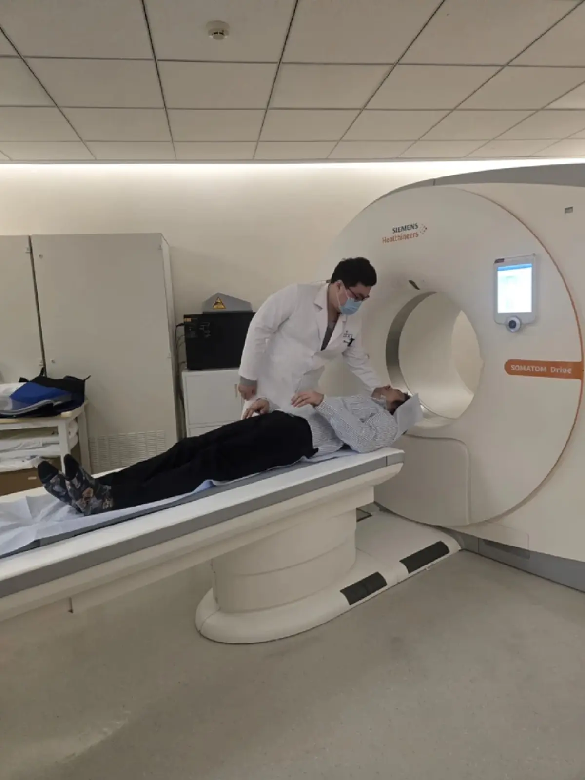 นักร้องดัง อัปเดตอาการล่าสุด เปิดสาเหตุวูบล้มกระแทกพื้น