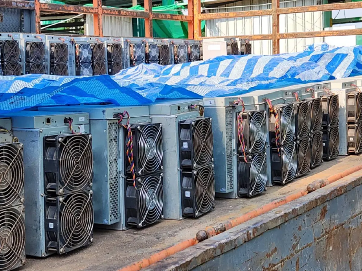 บุกทลายเหมืองบิทคอยน์เมืองกาญจน์ ลอบใช้ไฟหลวงสูญกว่า 16 ล้าน