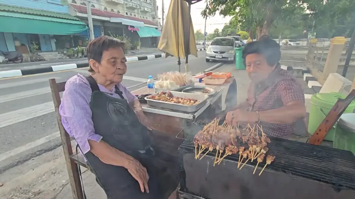 สู้เพื่อลูกค้า! หมูปิ้ง ไม้ละ 2 บาท ยันไม่ขึ้นราคาแม้ต้นทุนพุ่ง