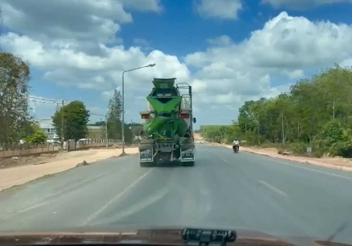 จับสิบล้อโม่ปูนบรรทุกเกินพิกัดกว่า 1 ตัน อ้างเพิ่งขับเที่ยวแรก