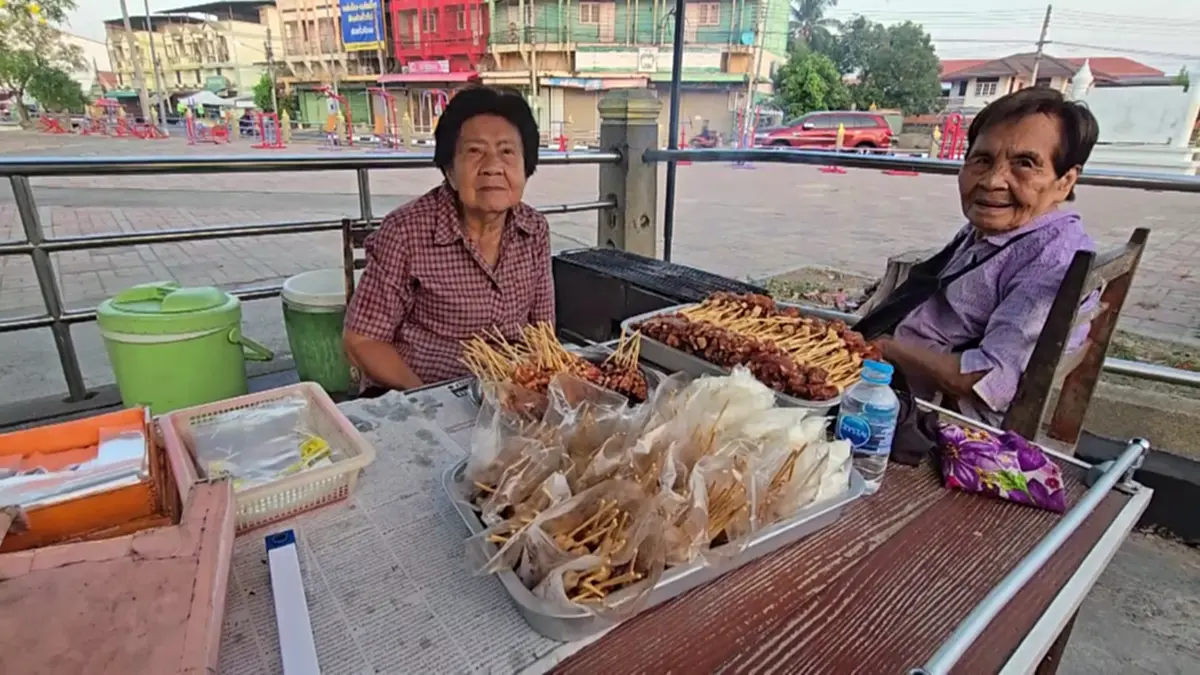 สู้เพื่อลูกค้า! หมูปิ้ง ไม้ละ 2 บาท ยันไม่ขึ้นราคาแม้ต้นทุนพุ่ง