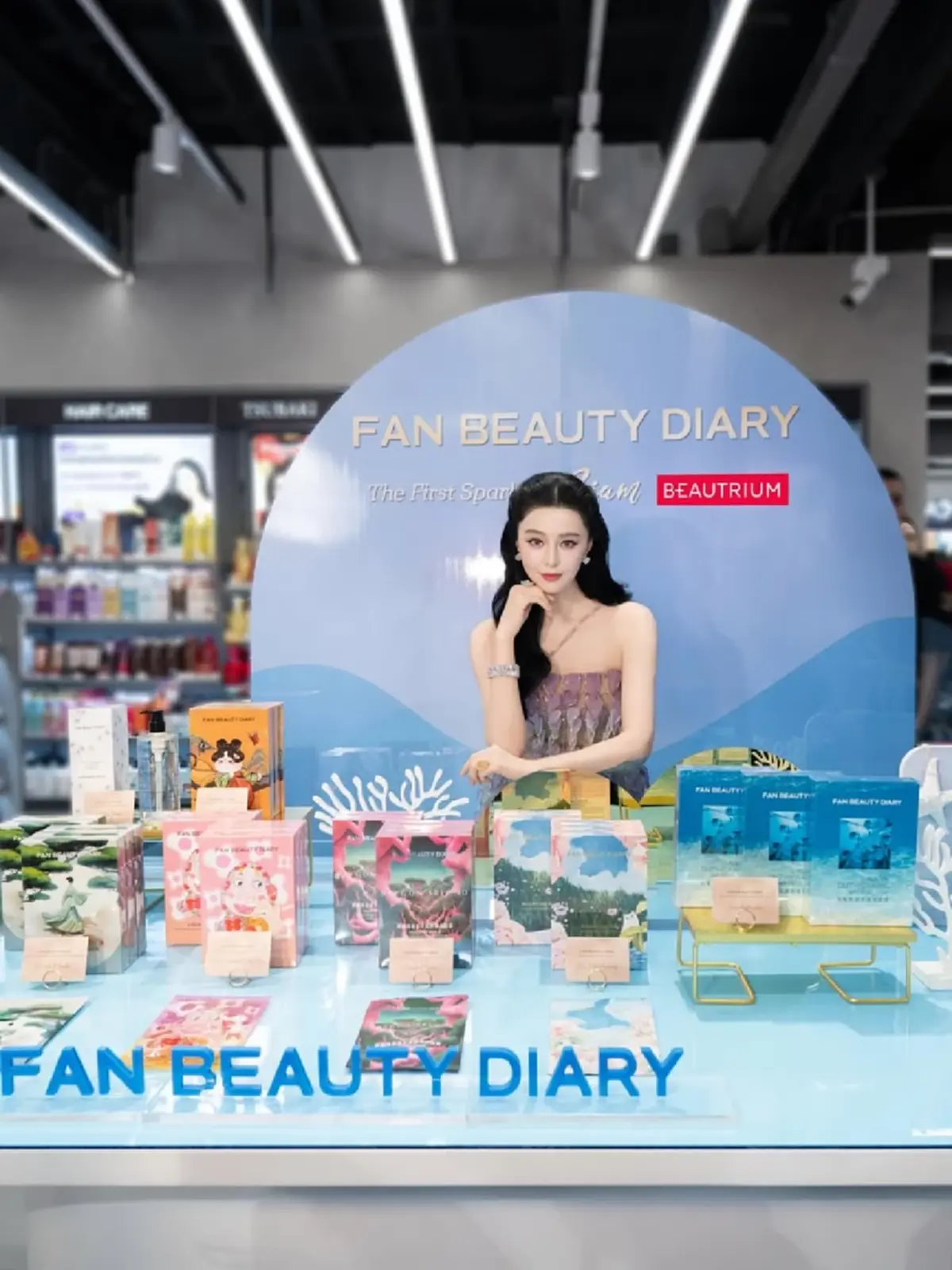 “ฟ่านปิงปิง” ลัดฟ้าเยือนไทย เปิดตัวแบรนด์ดัง ออร่าสะกดทั้งสยาม