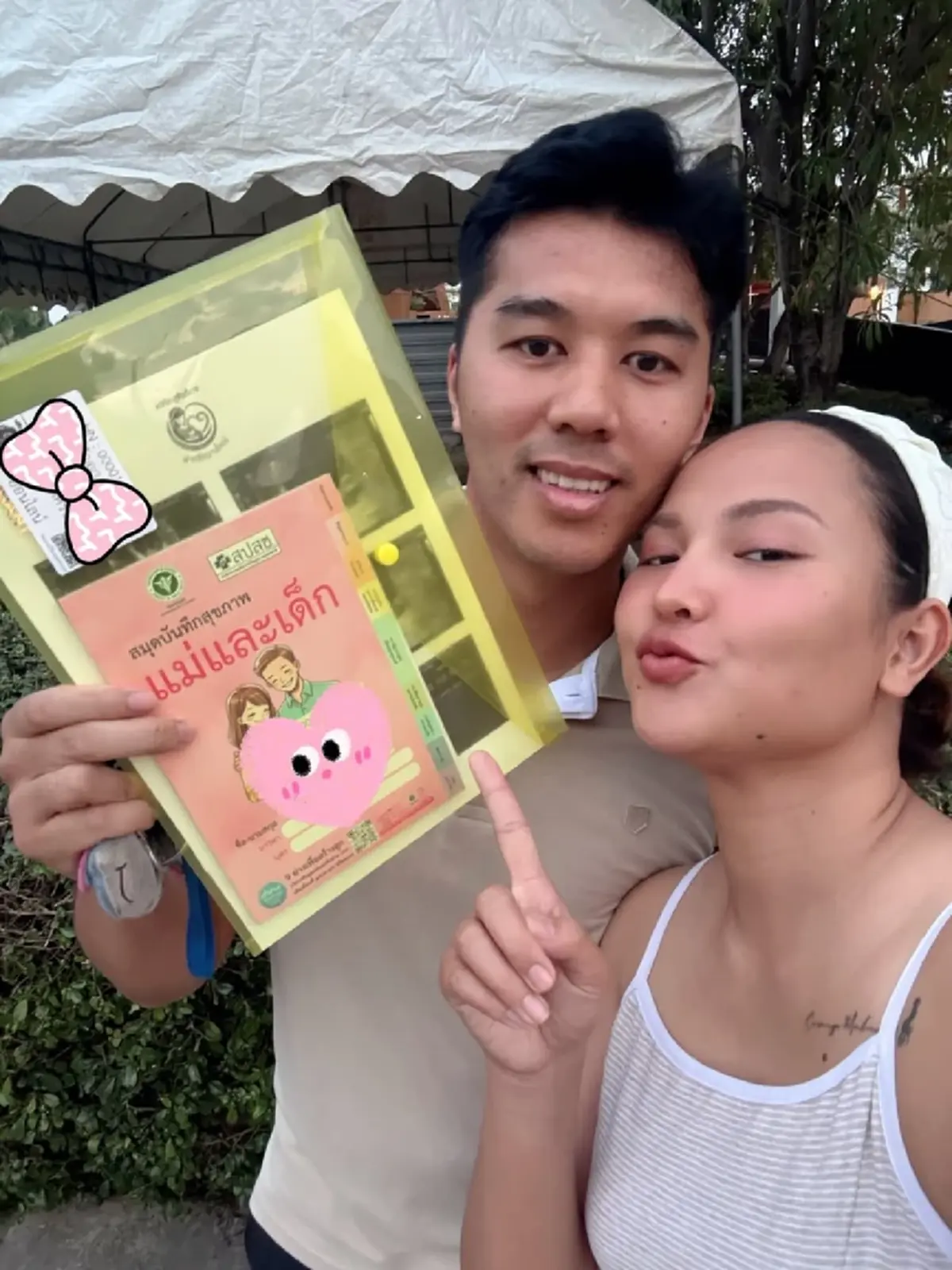 แห่ยินดี นักร้องลูกทุ่งสาวชื่อดัง ประกาศข่าวดี ตั้งท้องลูกคนแรก