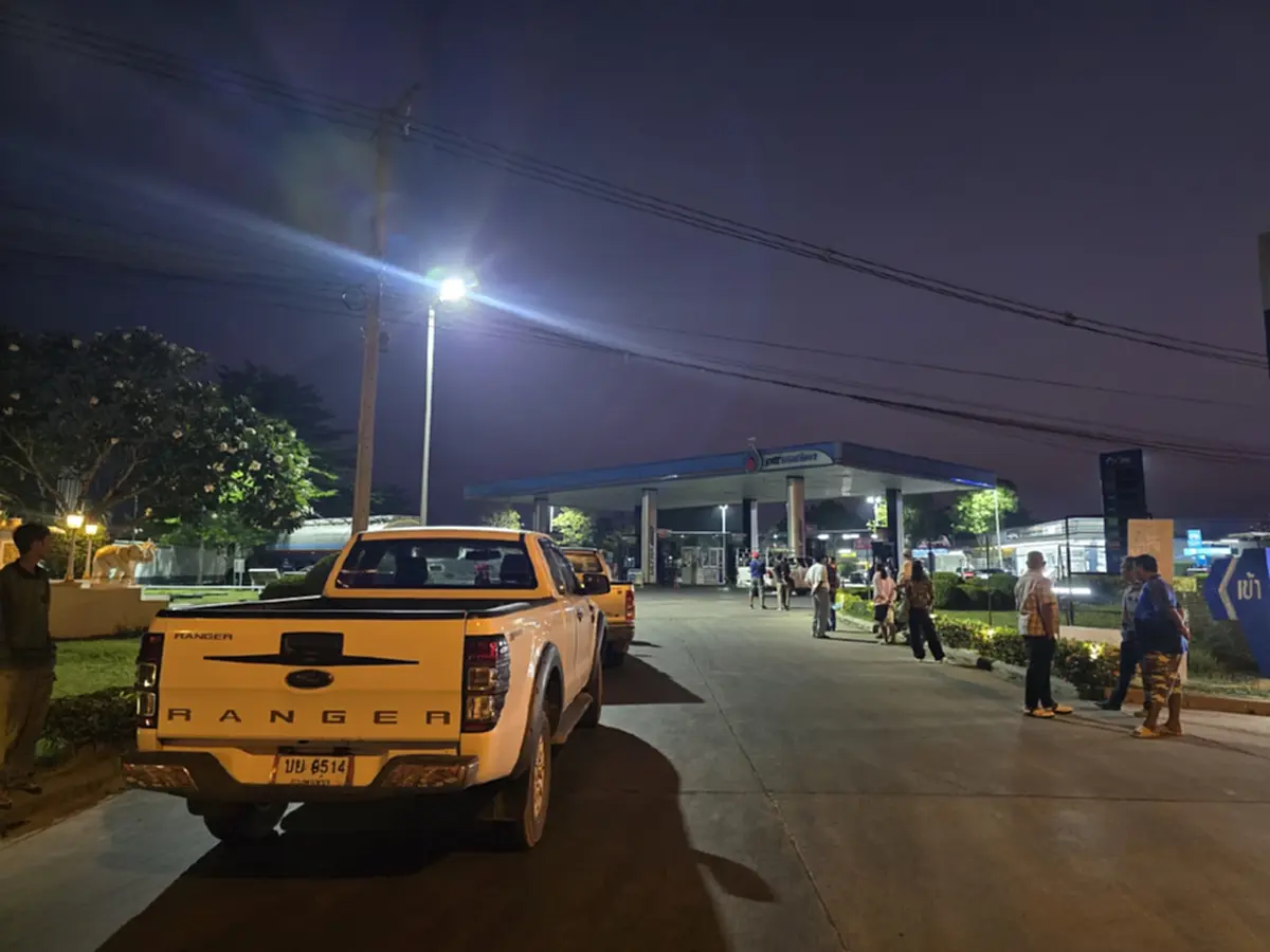 น้ำใจเจ้าของปั๊มกำแพงเพชรแจกน้ำเต้าหู้ฟรีปลอบใจคนรอคิวน้ำมัน