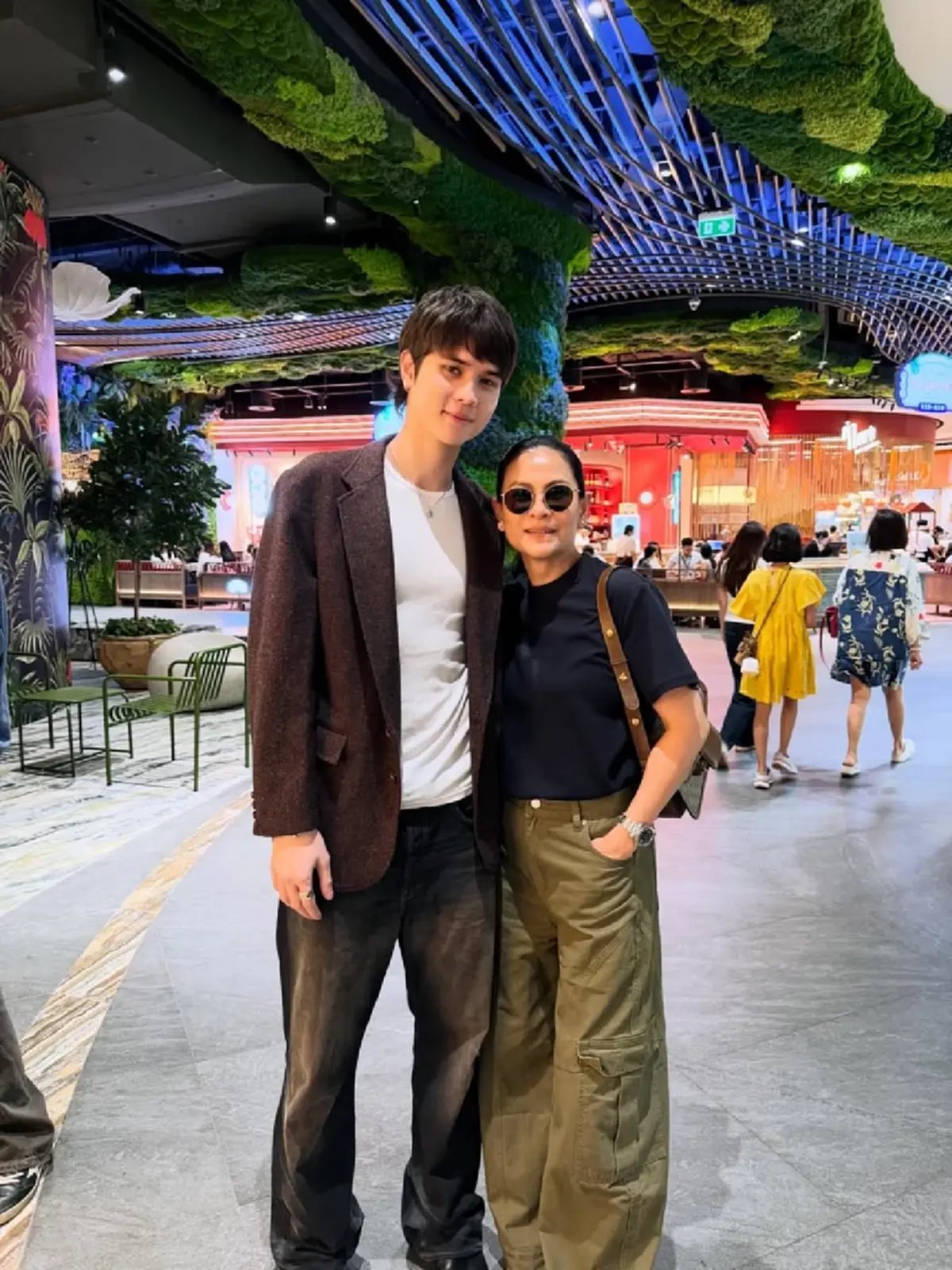 โตเป็นหนุ่มเต็มตัว ลุคอินเตอร์สะกดสายตา แฟนๆ แห่เชียร์เข้าวงการ