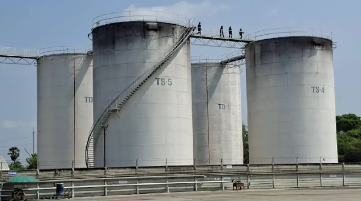 "พลังงาน" ชี้แจงแล้ว "สต็อกน้ำมัน 3.3 แสนลิตร" เป็นของใคร?