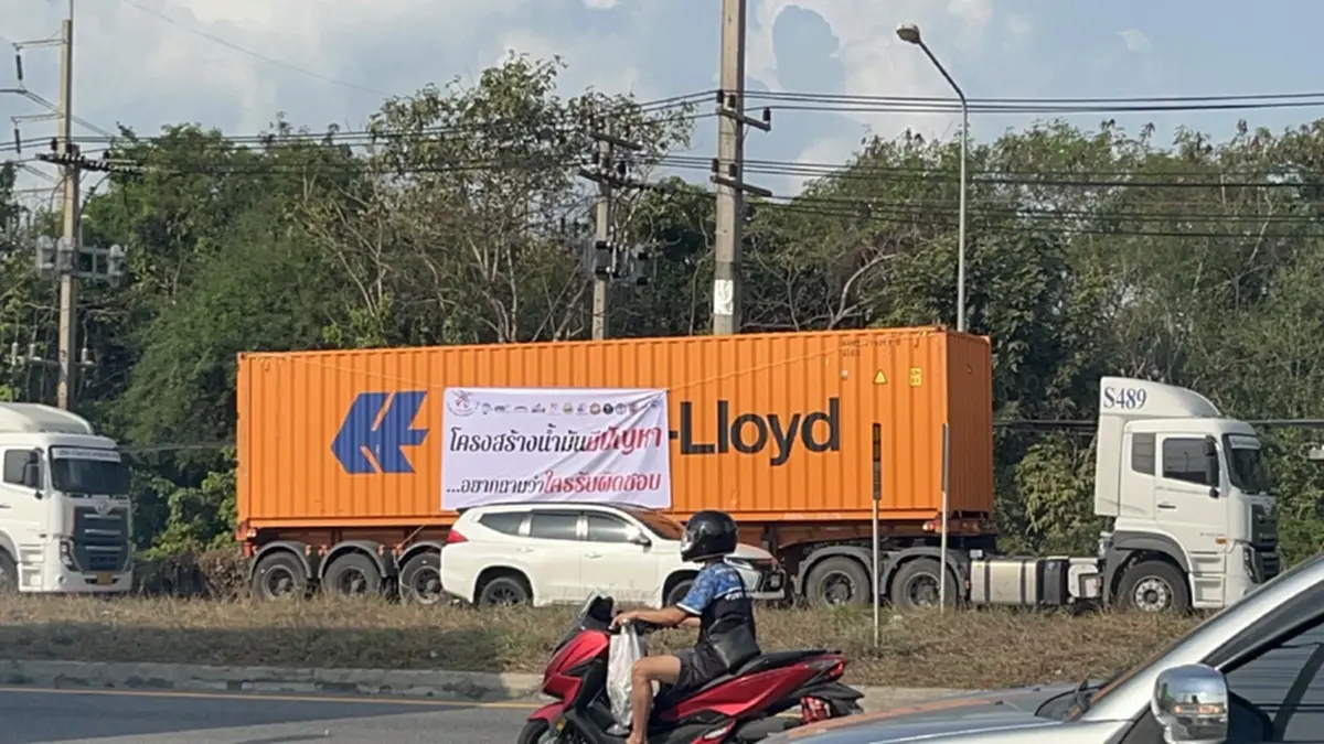 รถบรรทุกบุกแหลมฉบัง จี้รัฐสางปัญหาน้ำมันแพงและขาดแคลน