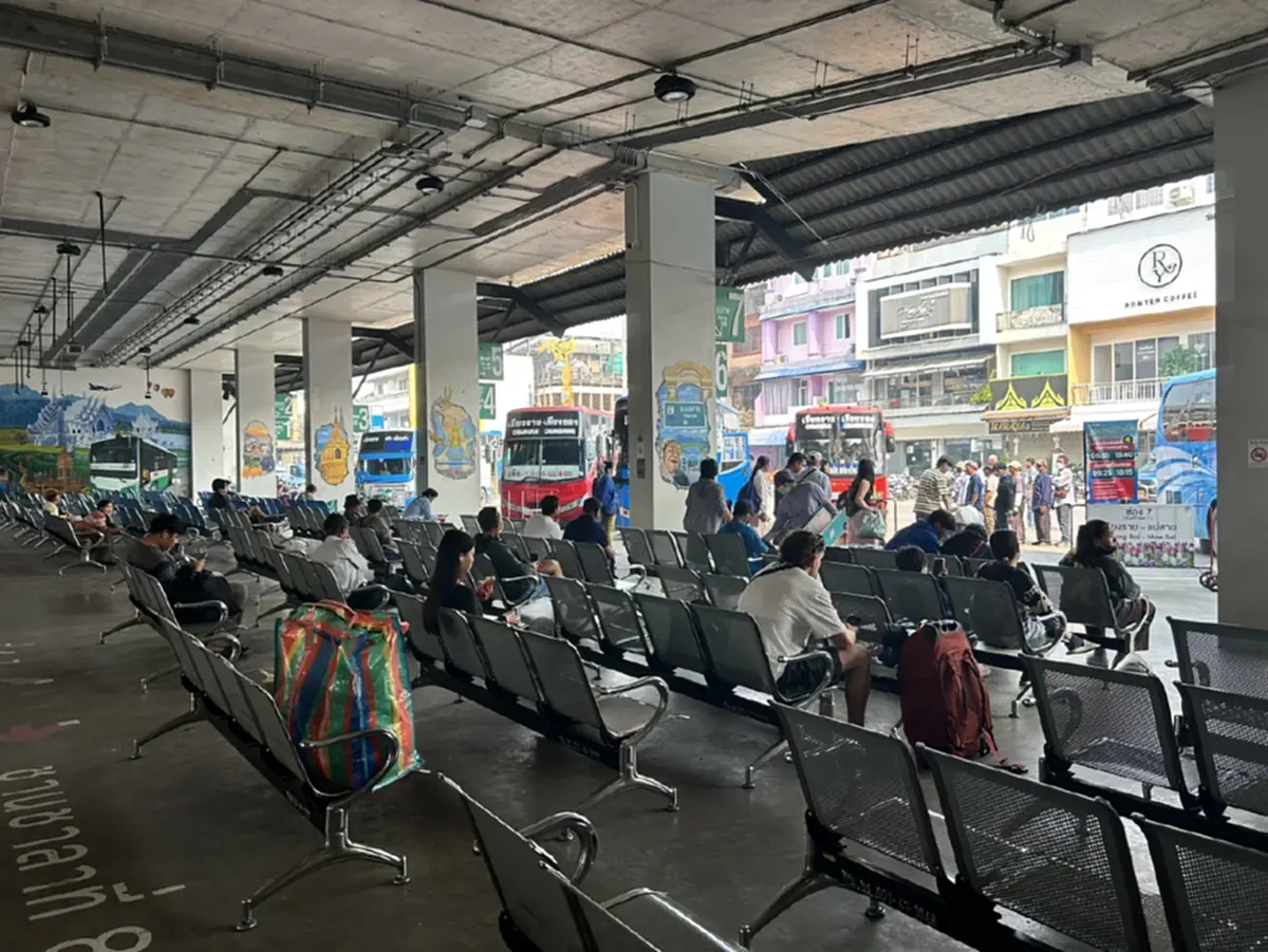 วิกฤตน้ำมันเชียงราย รถโดยสารบางสายจำใจหยุดวิ่ง กระทบการเดินทาง