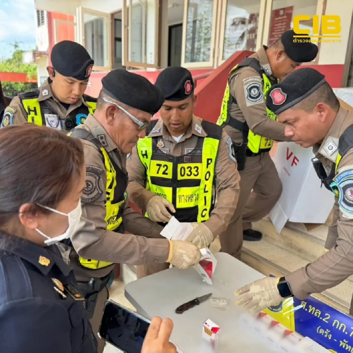 ยึดรถตู้ซุกบุหรี่เถื่อนกว่า 300,000 มวน หลังไหวตัวทันหนีจอดทิ้งในปั๊ม