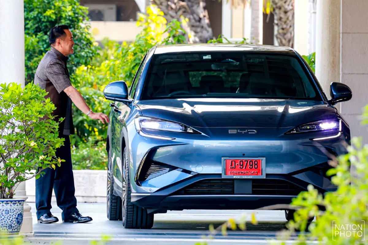 เปิดทะเบียนรถไฟฟ้า "อนุทิน" เปลี่ยนป้ายขาวแล้ว บังเอิญเกินไปไหม