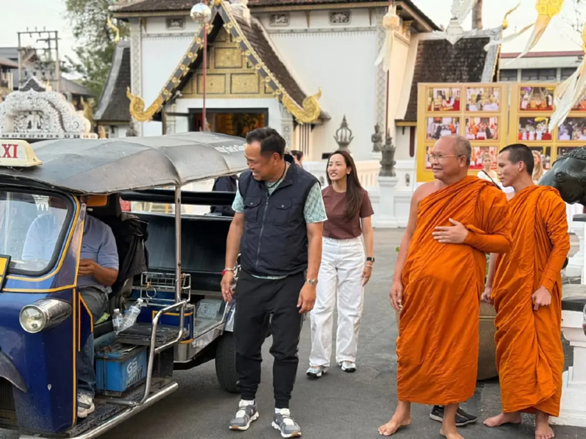 ทะเบียนรถตุ๊กๆ นายกฯอนุทิน นั่งมาสักการะวัดพระธาตุเจดีย์หลวง