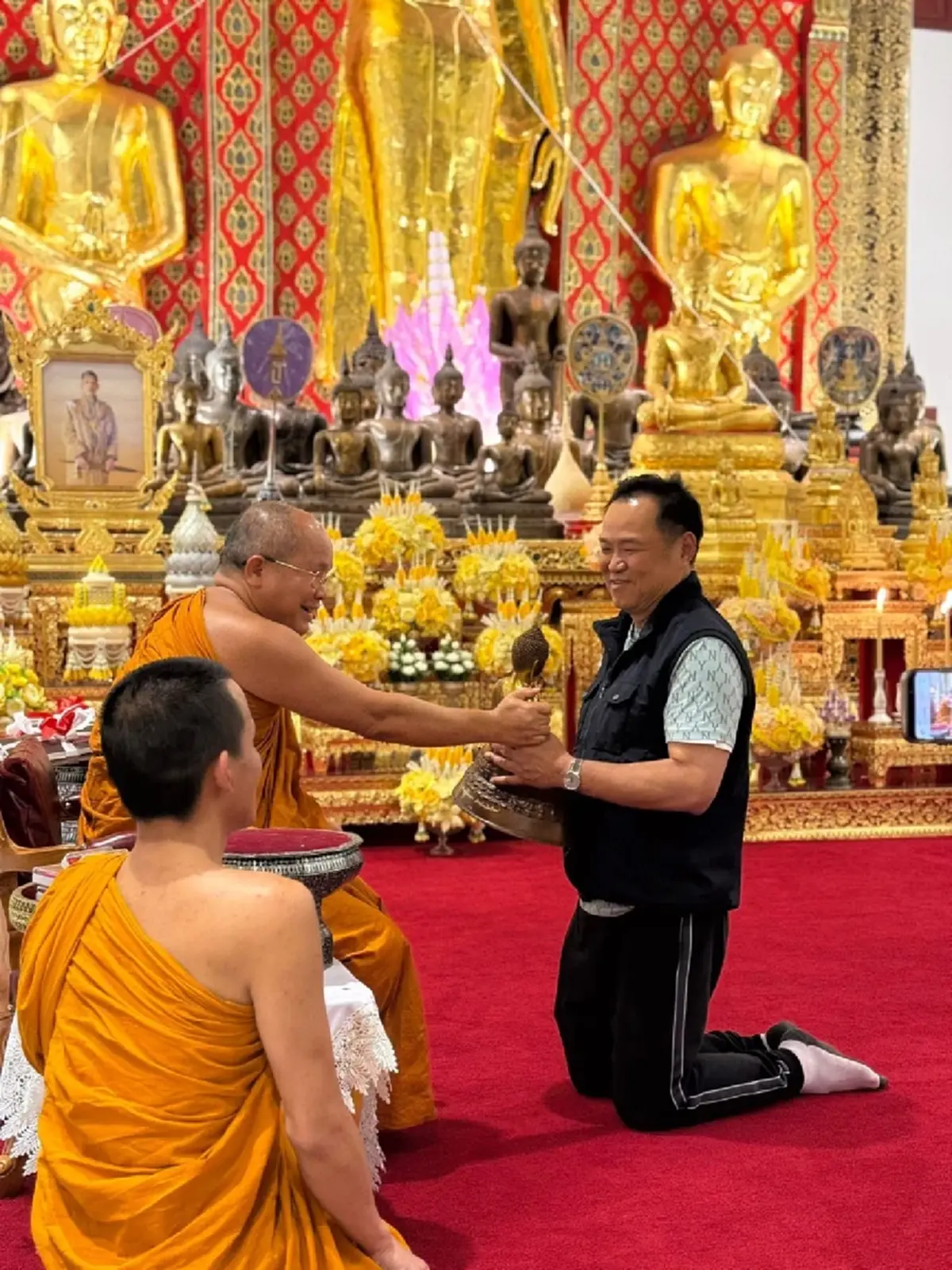 ทะเบียนรถตุ๊กๆ นายกฯอนุทิน นั่งมาสักการะวัดพระธาตุเจดีย์หลวง