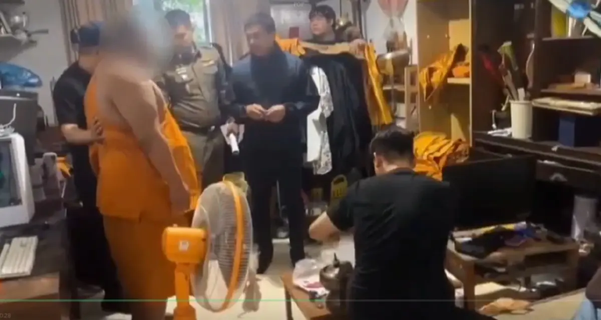 บุกรวบ "พระครู - พระมหา" วัดดังย่านเจริญกรุง เจอหลักฐานคากุฏิ