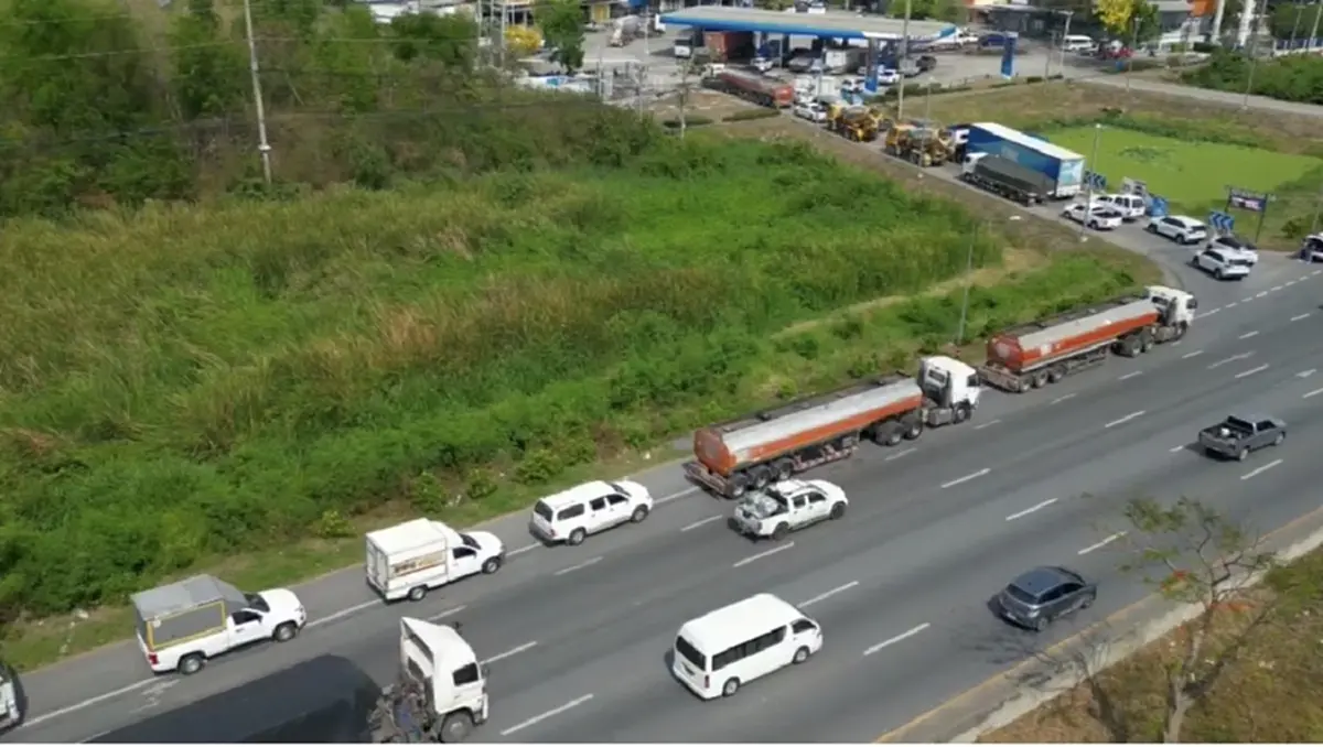 วิกฤตน้ำมันดีเซล แห่ต่อคิวข้ามคืน หวังเติมน้ำมันล้นปั๊มสายเอเชีย