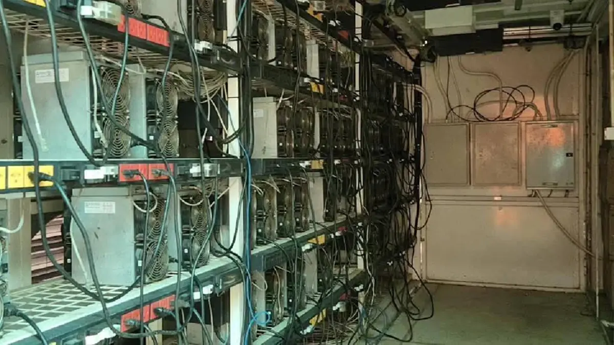 บุกทลายเหมืองบิทคอยน์เมืองกาญจน์ ลอบใช้ไฟหลวงสูญกว่า 16 ล้าน