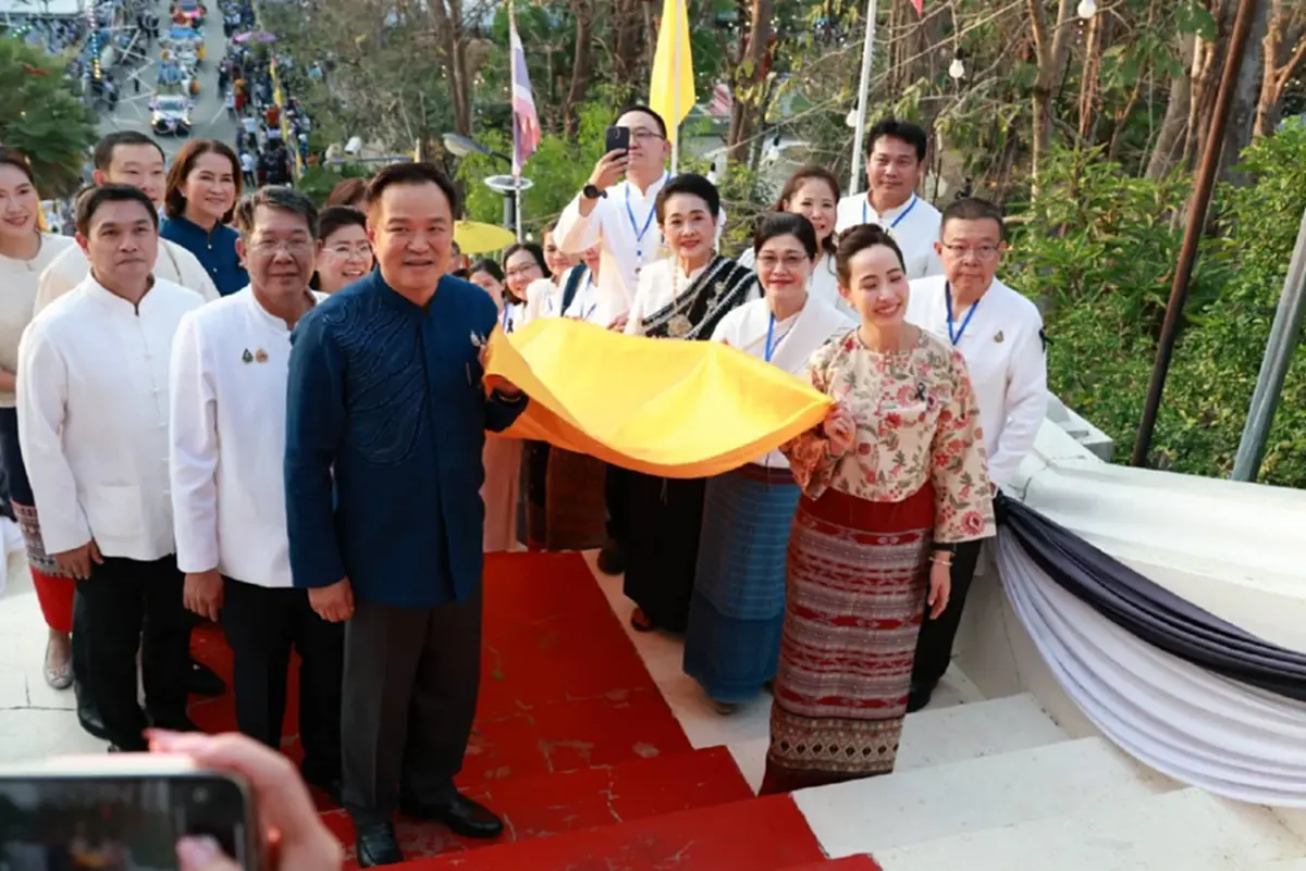 เปิดทะเบียนรถ นายกฯอนุทิน ร่วมพิธีสักการะห่มผ้าพระธาตุช่อแฮ