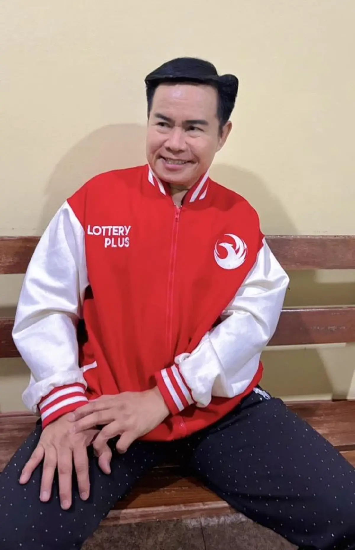 ลูกทุ่งดัง มนต์สิทธิ์ คำสร้อย โชว์เลขเซียมซี เขย่าได้เลขสวย