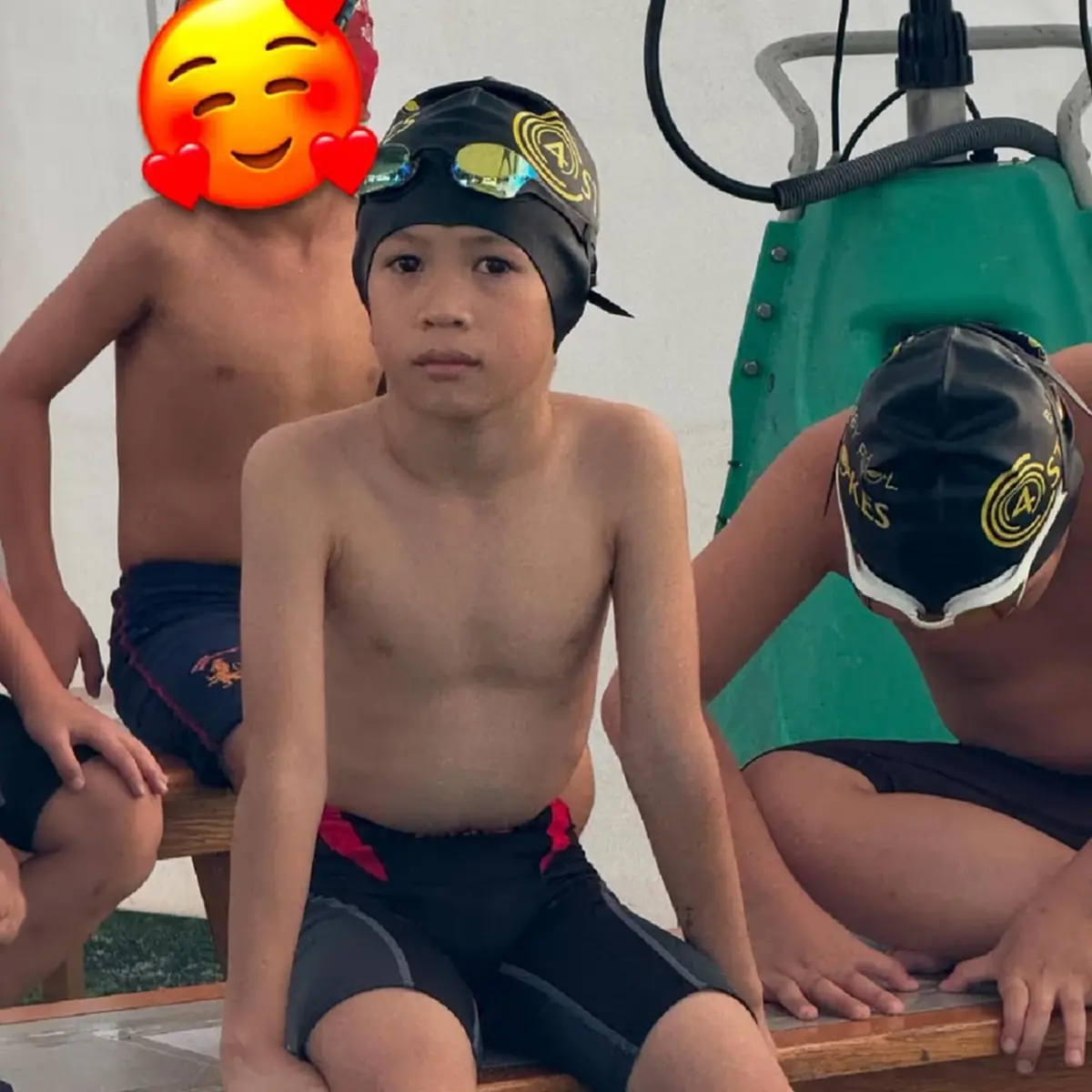 สุดภูมิใจ ลูกชายพระเอกดัง โชว์ฟอร์มเทพ คว้า 7 เหรียญว่ายน้ำ