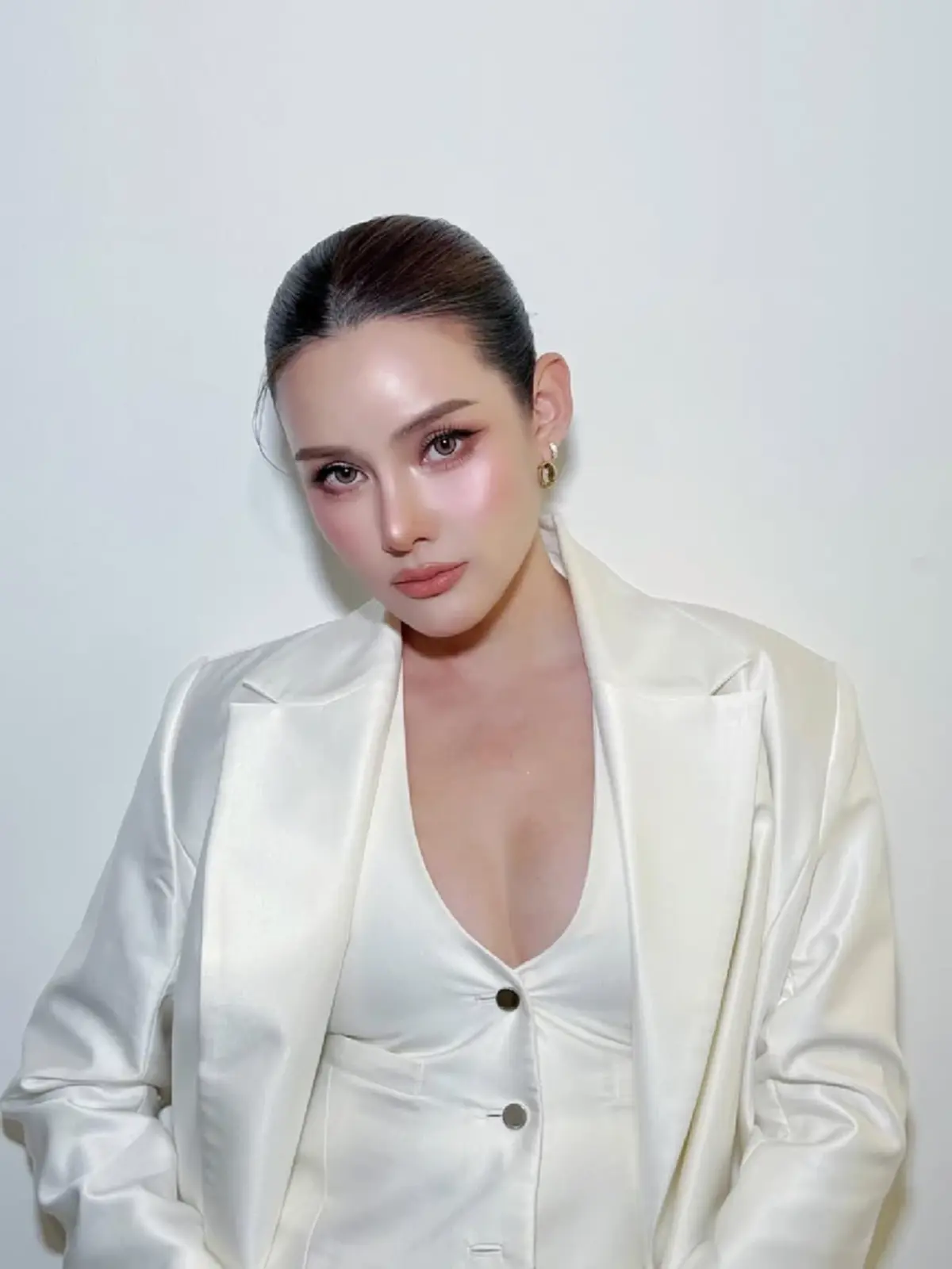 “หญิง รฐา” สูญเสีย “น้องร่ำรวย” เพื่อนรัก 11 ปี หลังป่วยหนัก