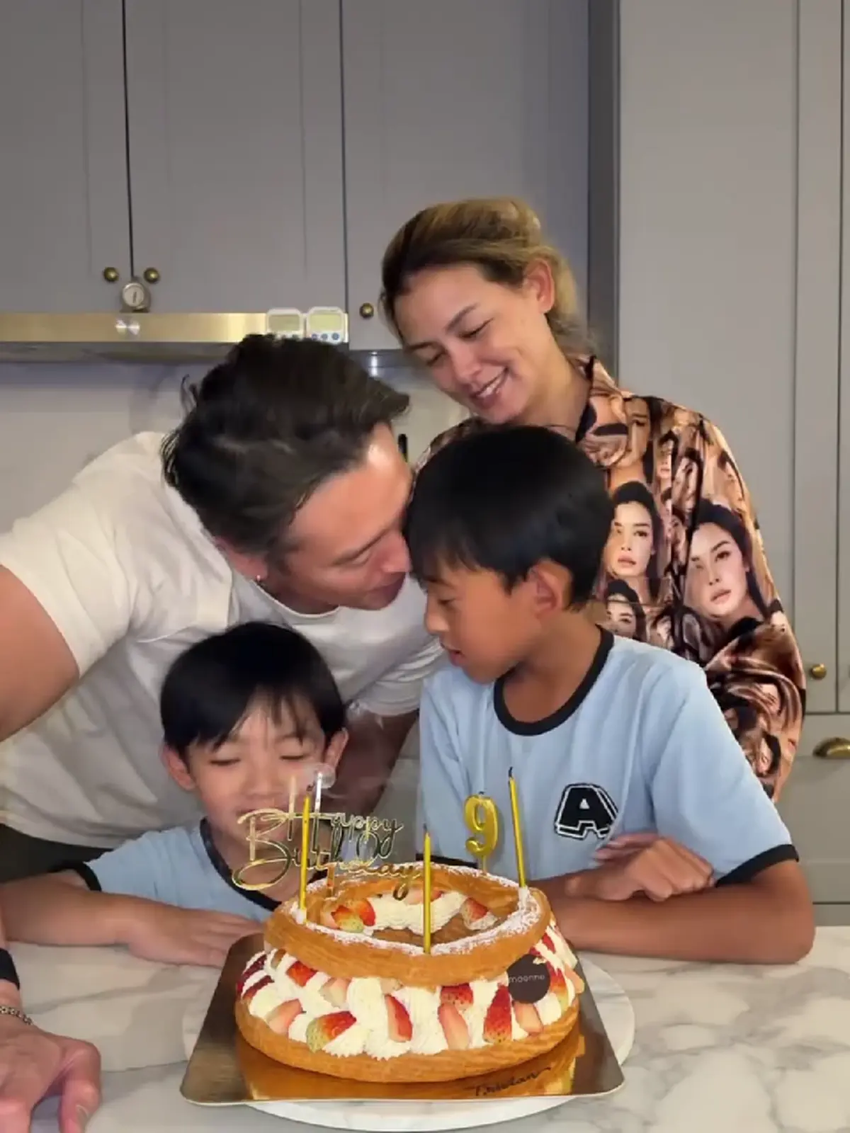 “ชาย ชาตโยดม” ฉลองวันเกิดลูกชาย 9 ขวบ แค่ 4 คนแต่เต็มไปด้วยรัก