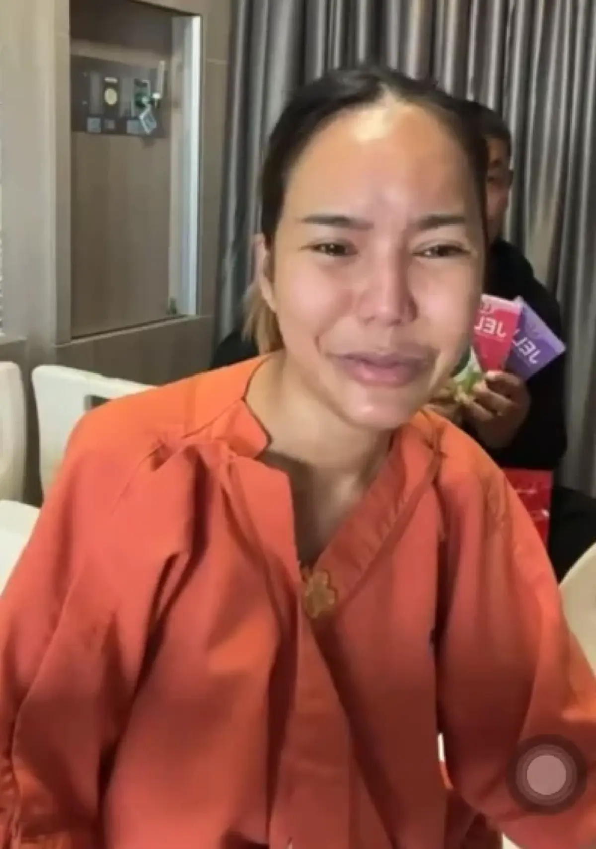 "แม่ตั๊ก" แฉอีกลั่นใครอยู่เบื้องหลังร้านทอง "ป๋าเบียร์" หนาวแน่