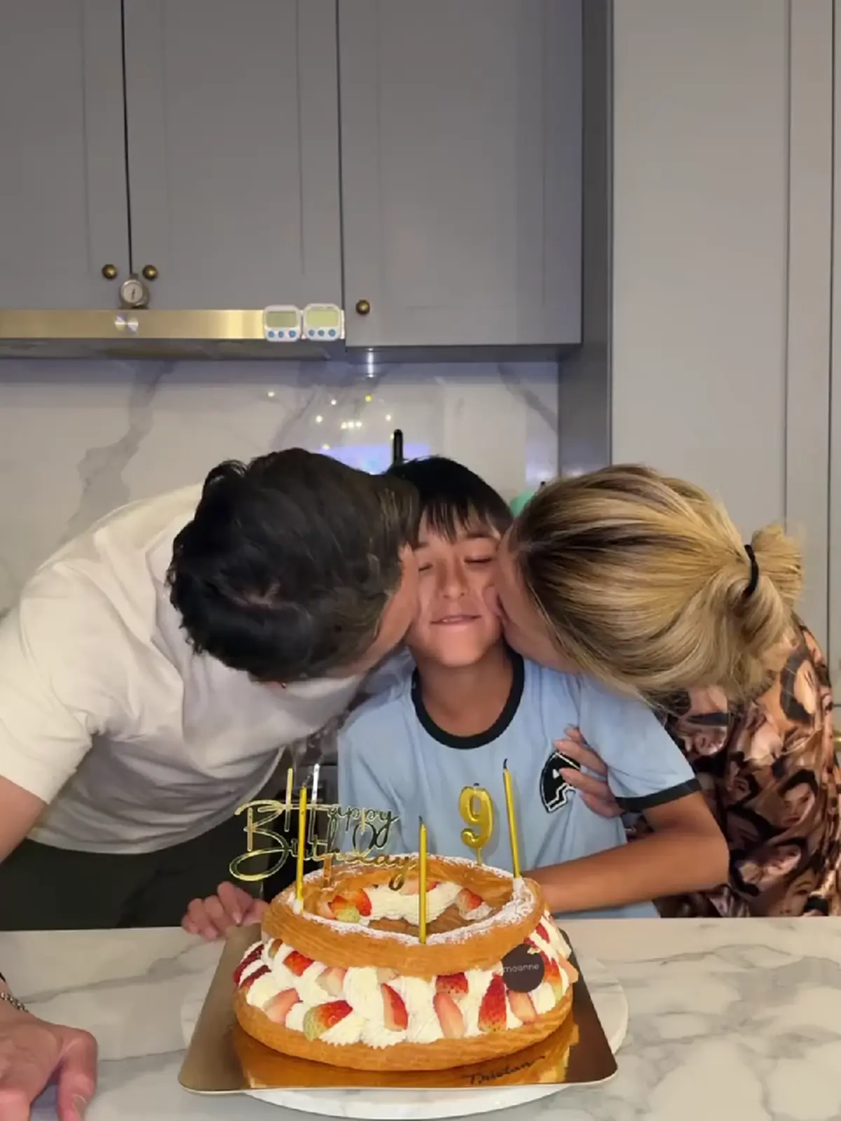 “ชาย ชาตโยดม” ฉลองวันเกิดลูกชาย 9 ขวบ แค่ 4 คนแต่เต็มไปด้วยรัก