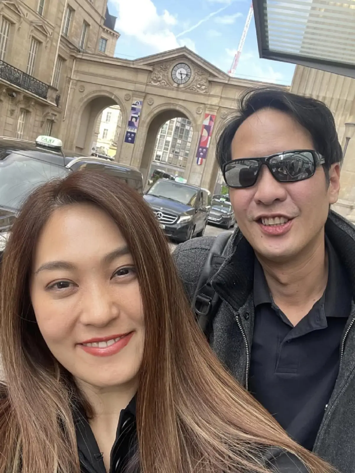 เซอร์ไพรส์ นักร้องสาวดัง ถูกแฟนหนุ่มนอกวงการ คุกเข่าขอแต่งงาน