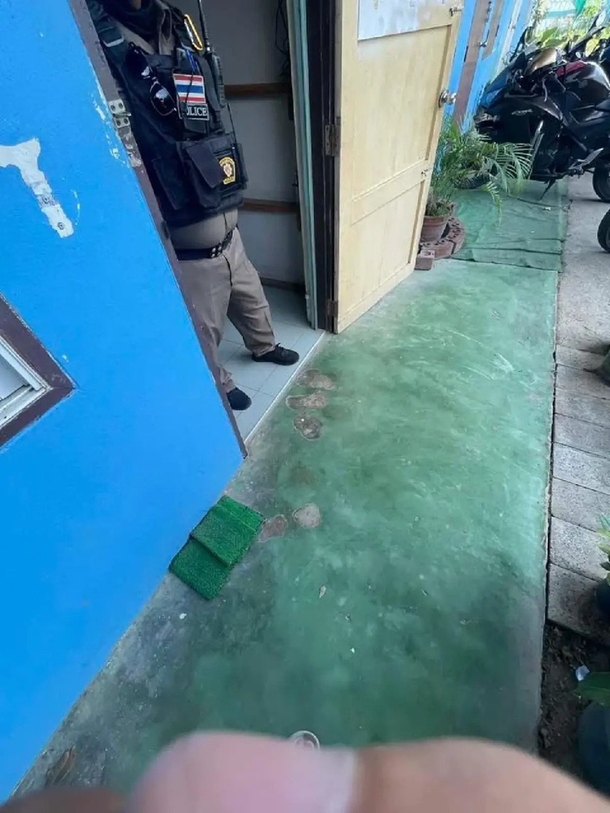 สภ.เมืองนครปฐม เคลียร์ชัด ชายแต่งชุดสีกากี รีดค่าปรับนศ. 5,000