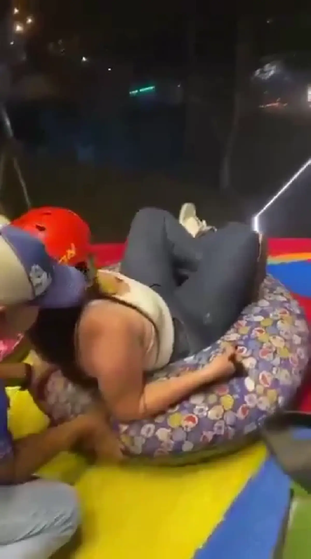 สลดแม่วัย 28 ปี เล่นสไลเดอร์ ก่อนถูกเหวี่ยงตก เสียชีวิตในสวนสนุก